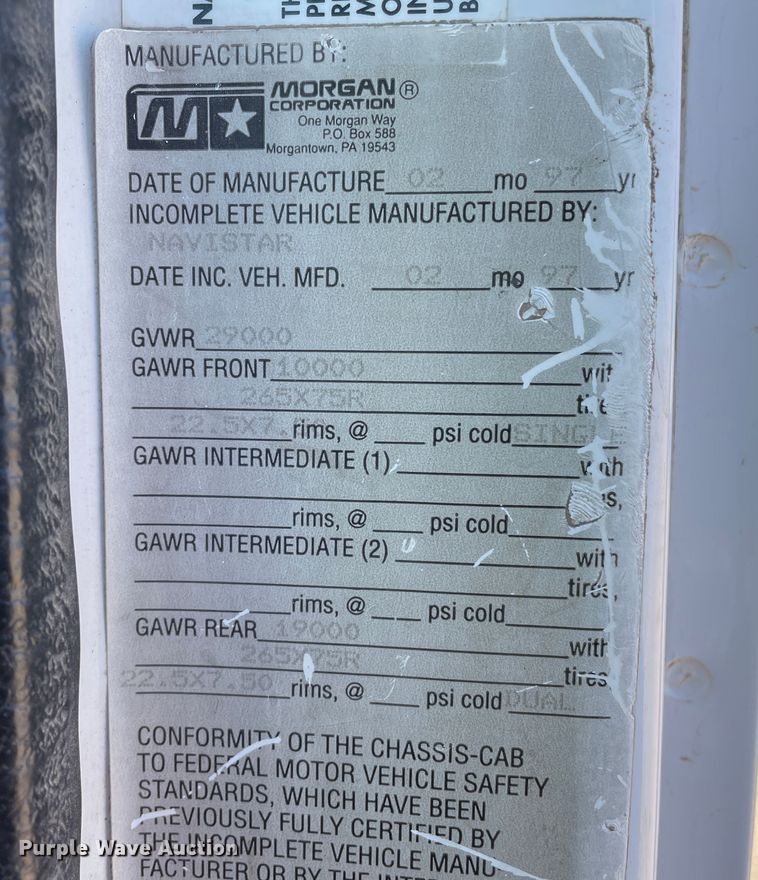 image for item DN4579 1997 International 4900  roll-off container truck