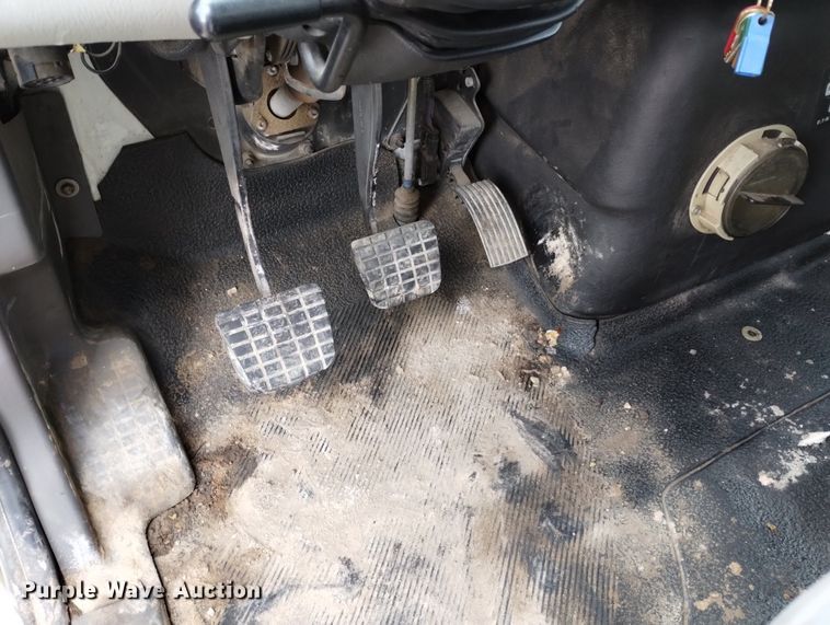 image for item DN6336 2011 International 4300  fuel truck