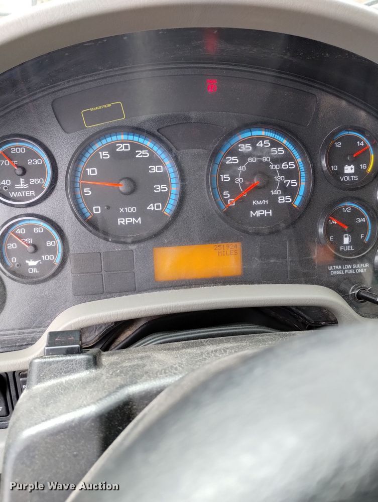 image for item DN6336 2011 International 4300  fuel truck