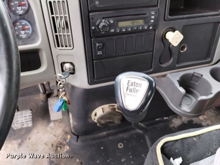 image for item DN6336 2011 International 4300  fuel truck