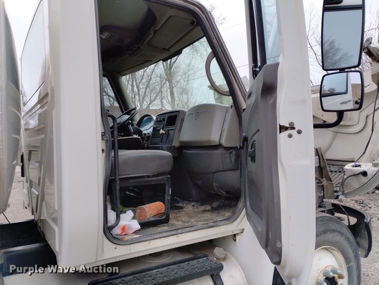 image for item DN6336 2011 International 4300  fuel truck