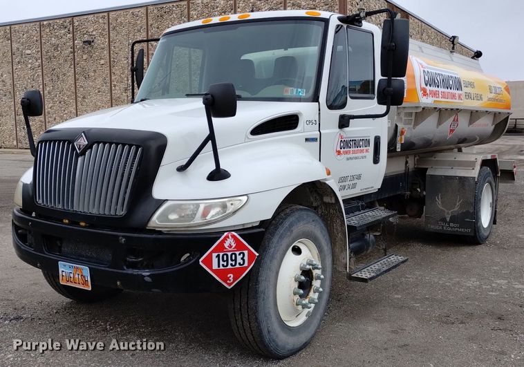 image for item DN6336 2011 International 4300  fuel truck