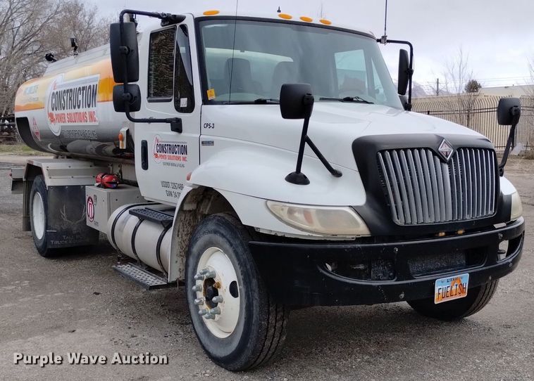 image for item DN6336 2011 International 4300  fuel truck