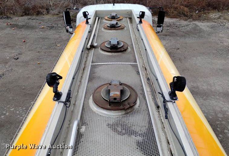 image for item DN6336 2011 International 4300  fuel truck