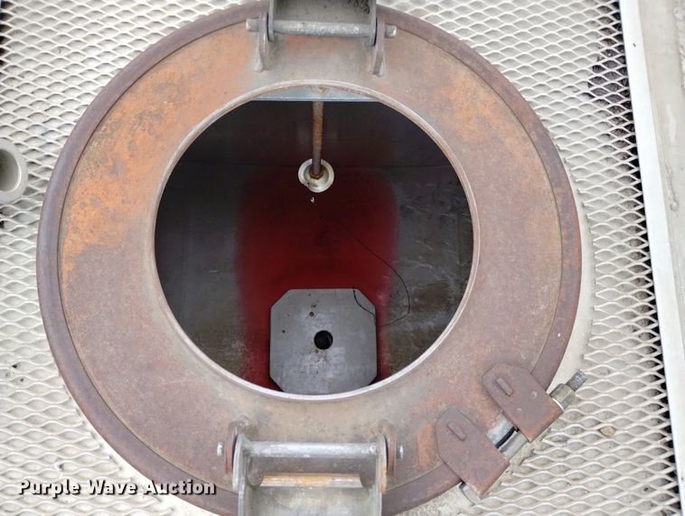 image for item DN6336 2011 International 4300  fuel truck