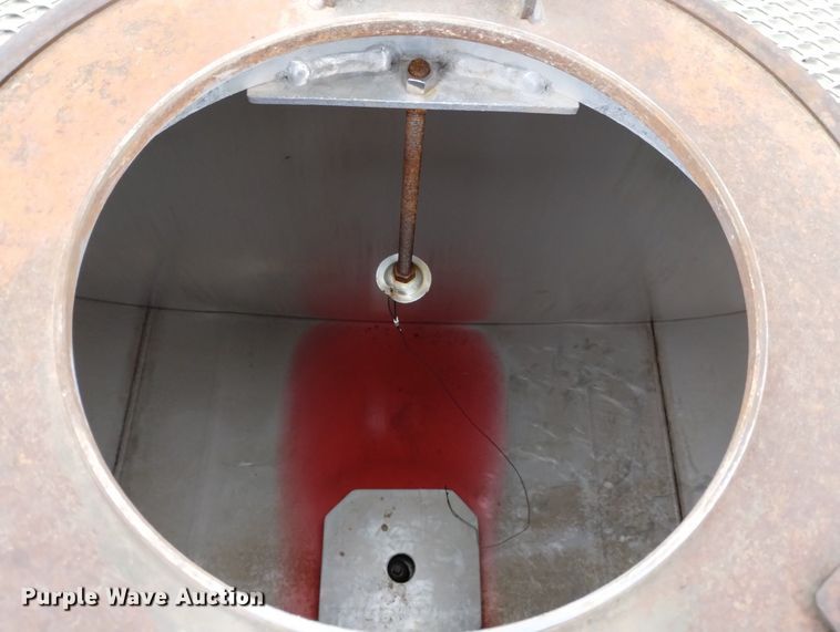 image for item DN6336 2011 International 4300  fuel truck