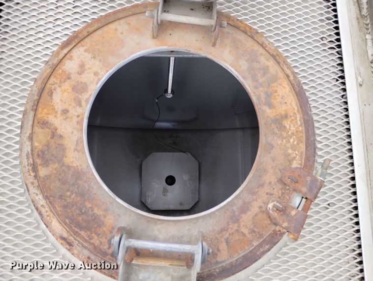 image for item DN6336 2011 International 4300  fuel truck