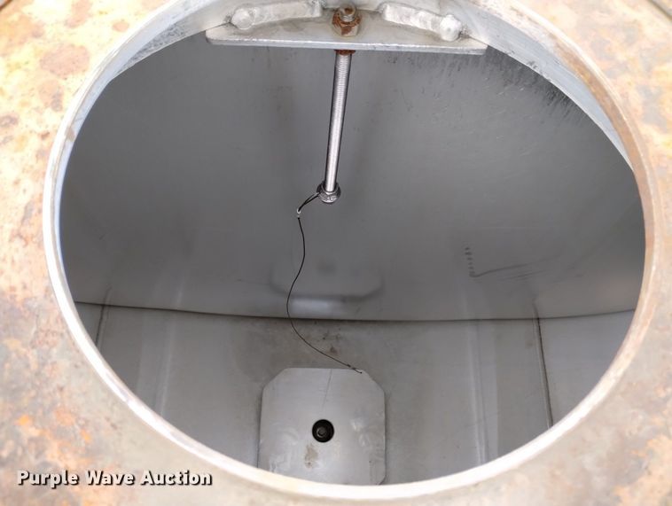 image for item DN6336 2011 International 4300  fuel truck