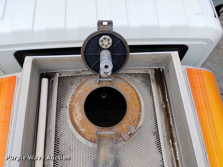 image for item DN6336 2011 International 4300  fuel truck