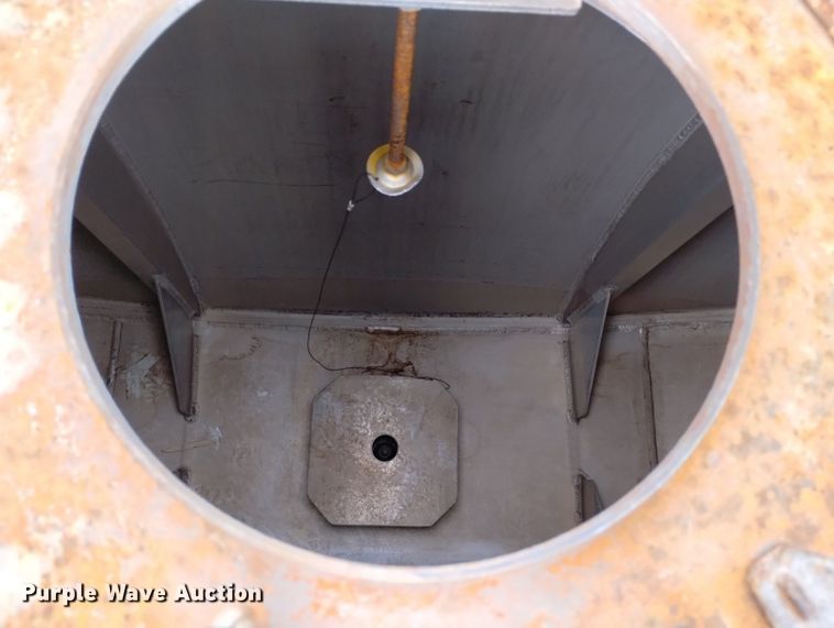 image for item DN6336 2011 International 4300  fuel truck