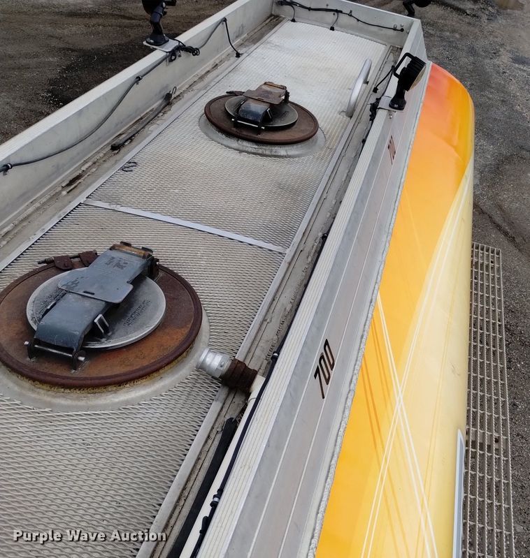 image for item DN6336 2011 International 4300  fuel truck