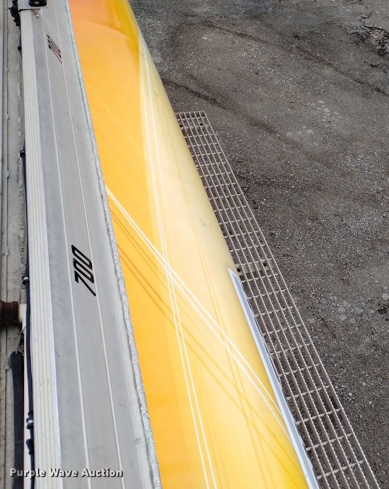 image for item DN6336 2011 International 4300  fuel truck