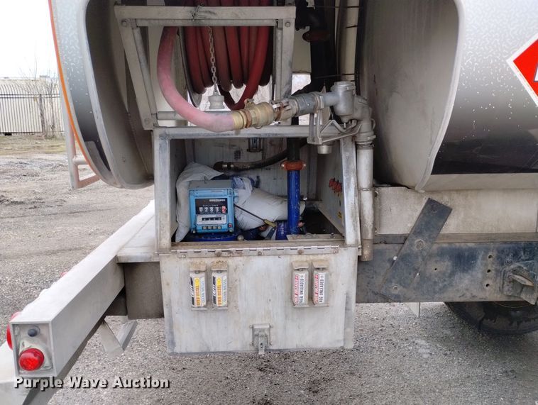 image for item DN6336 2011 International 4300  fuel truck