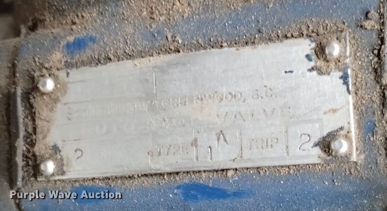 image for item DN6336 2011 International 4300  fuel truck