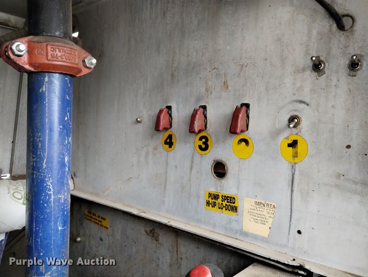 image for item DN6336 2011 International 4300  fuel truck