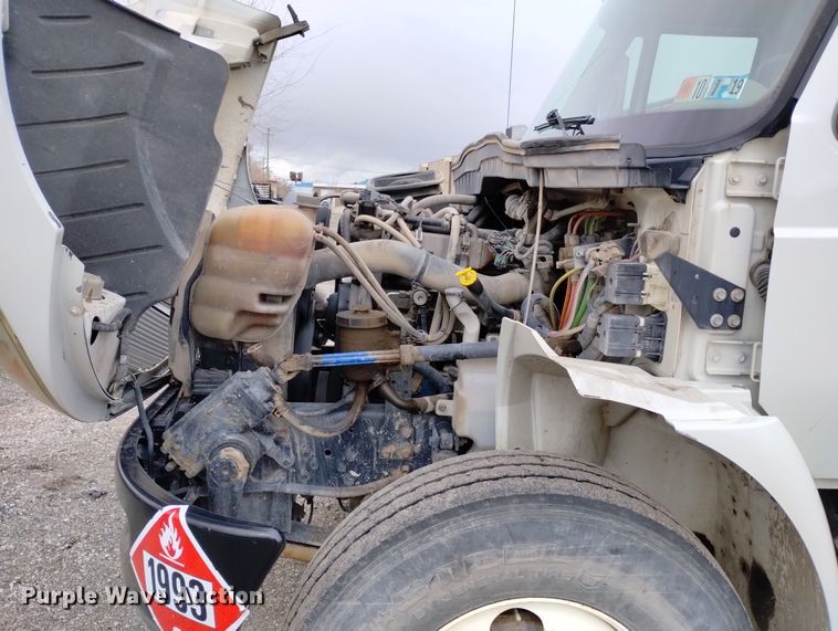 image for item DN6336 2011 International 4300  fuel truck