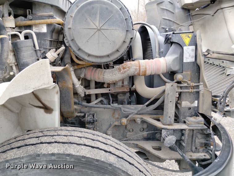 image for item DN6336 2011 International 4300  fuel truck