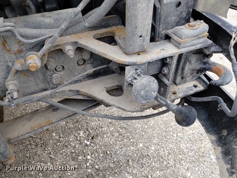 image for item DN6336 2011 International 4300  fuel truck