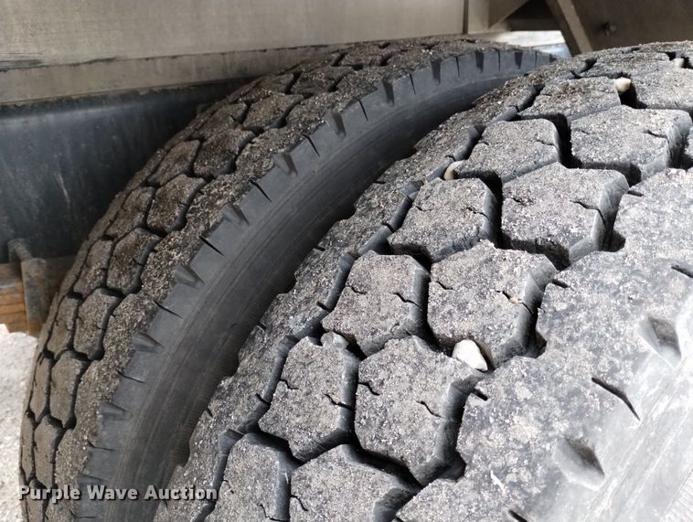 image for item DN6336 2011 International 4300  fuel truck