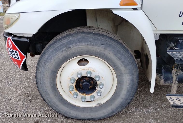 image for item DN6336 2011 International 4300  fuel truck