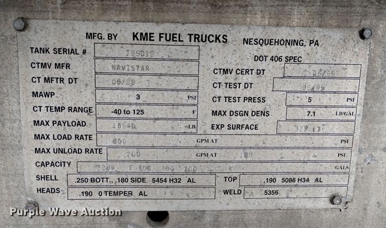 image for item DN6336 2011 International 4300  fuel truck