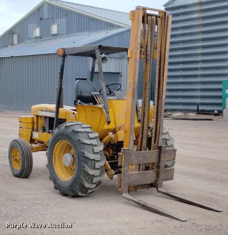 image for item DN6356 1975 John Deere 380  forklift