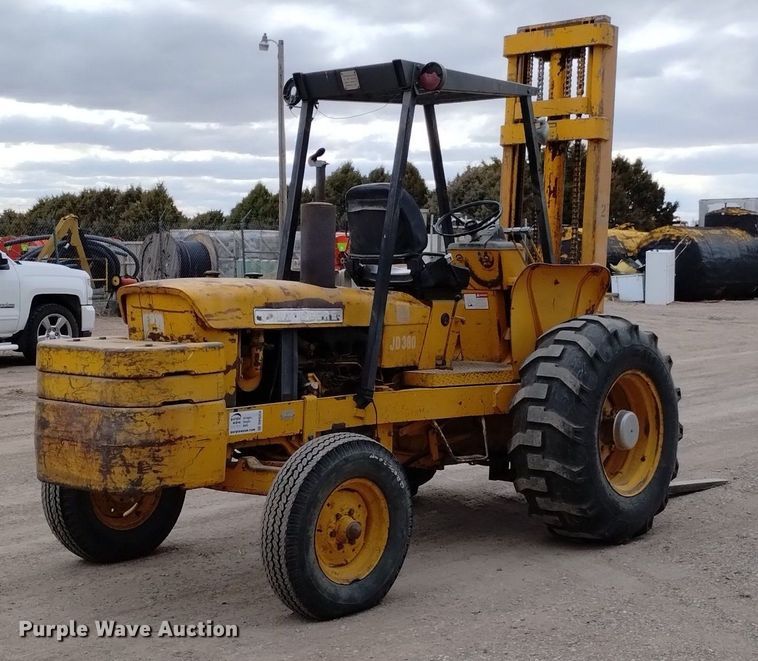 image for item DN6356 1975 John Deere 380  forklift