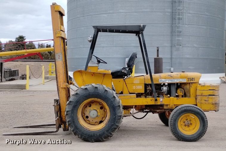 image for item DN6356 1975 John Deere 380  forklift