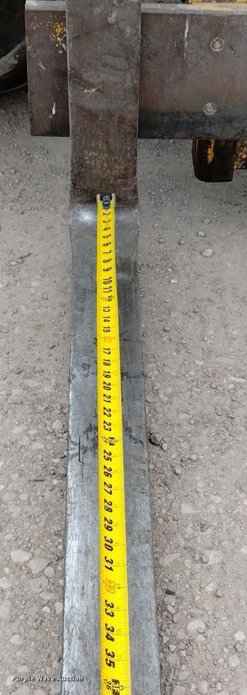 image for item DN6356 1975 John Deere 380  forklift