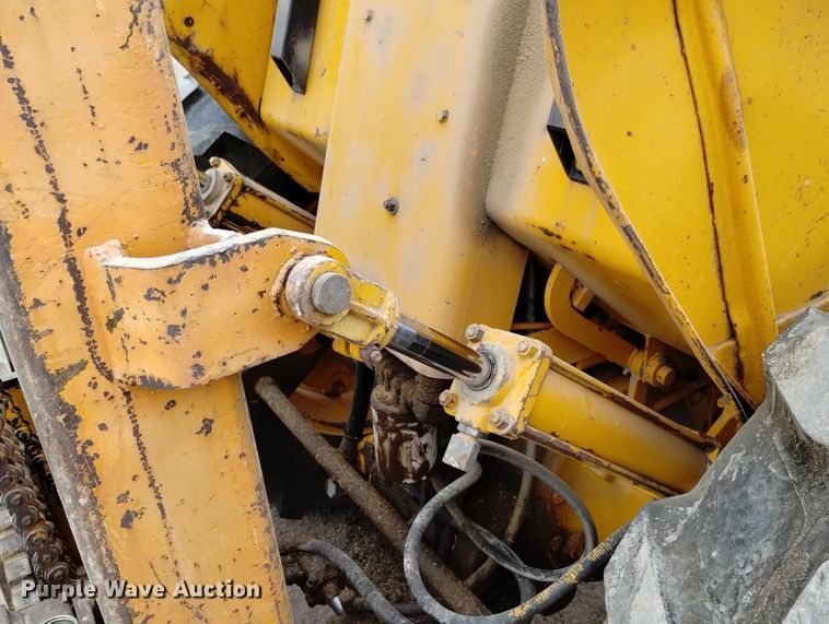 image for item DN6356 1975 John Deere 380  forklift