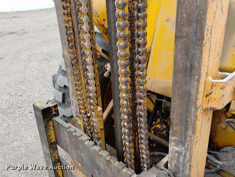 image for item DN6356 1975 John Deere 380  forklift