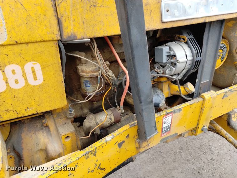 image for item DN6356 1975 John Deere 380  forklift