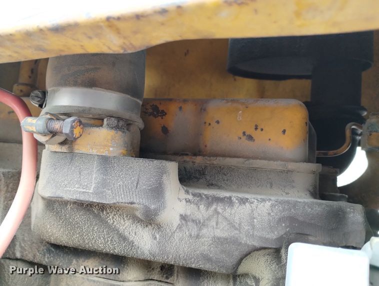 image for item DN6356 1975 John Deere 380  forklift