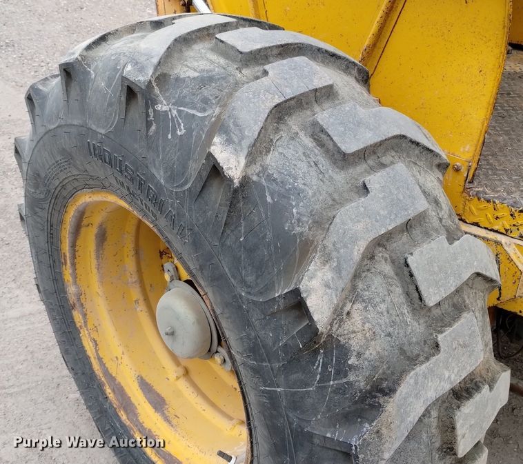 image for item DN6356 1975 John Deere 380  forklift