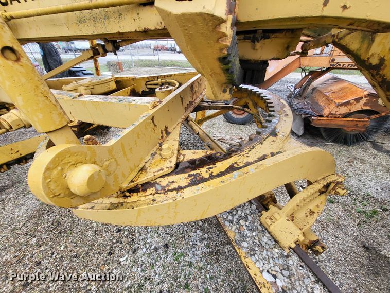image for item DO3621 1968 Caterpillar 120  rigid frame motor grader