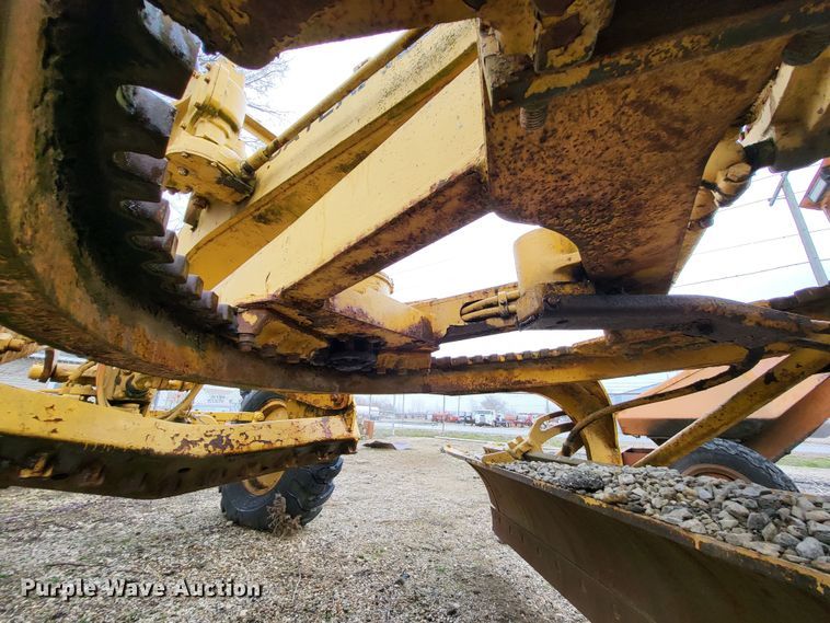 image for item DO3621 1968 Caterpillar 120  rigid frame motor grader