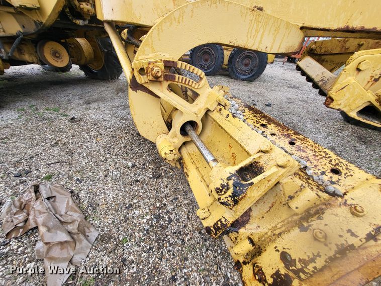 image for item DO3621 1968 Caterpillar 120  rigid frame motor grader
