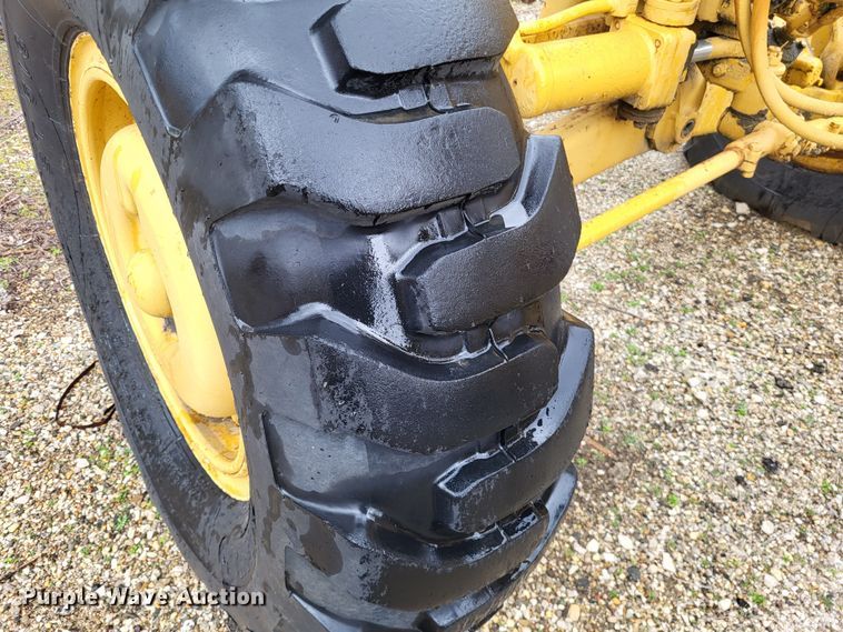 image for item DO3621 1968 Caterpillar 120  rigid frame motor grader