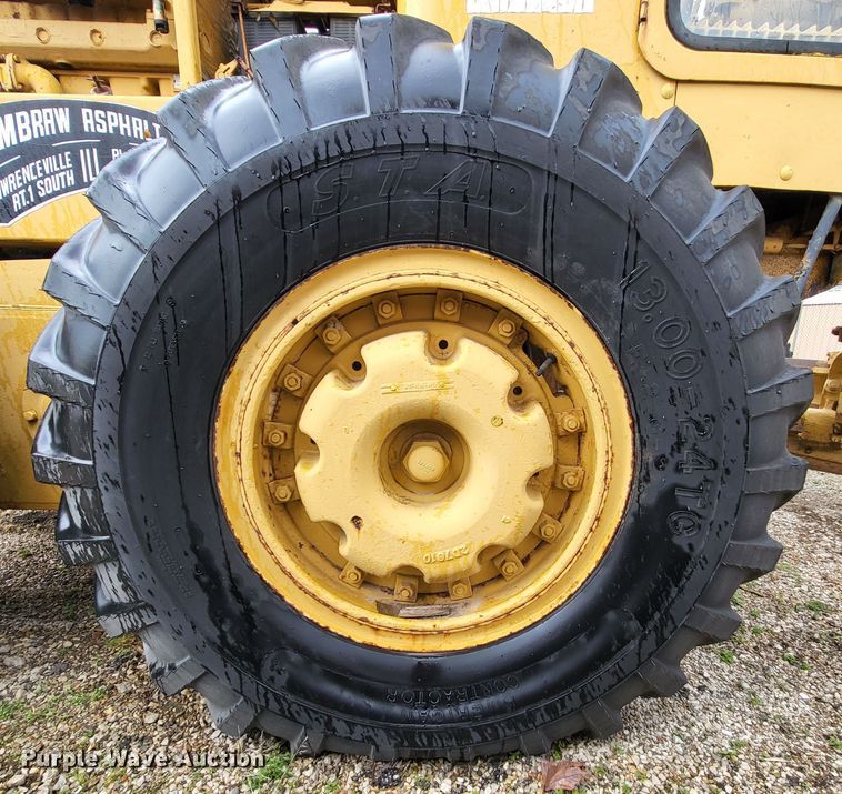 image for item DO3621 1968 Caterpillar 120  rigid frame motor grader