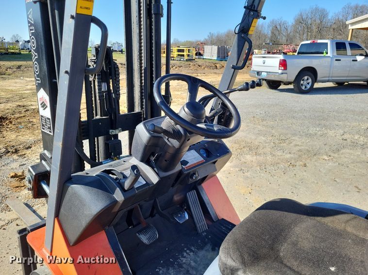image for item DO3628 Toyota 7FGCU20  forklift