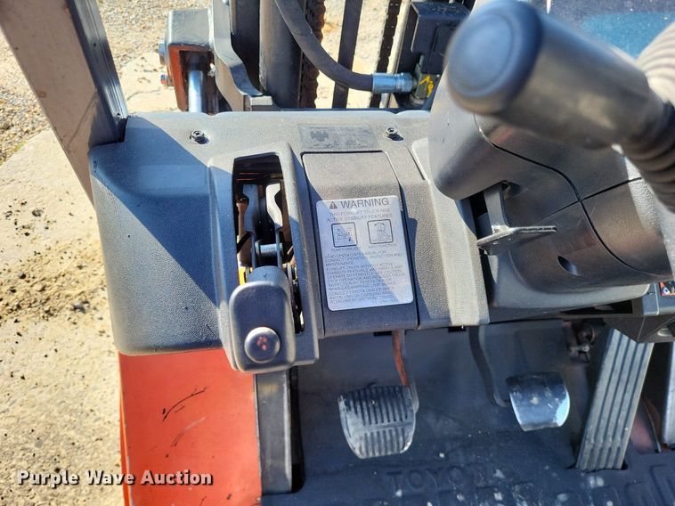 image for item DO3628 Toyota 7FGCU20  forklift