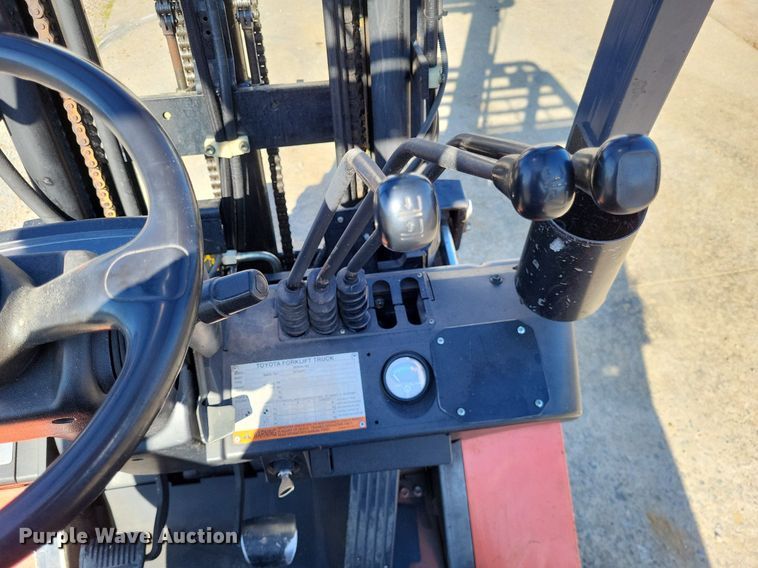 image for item DO3628 Toyota 7FGCU20  forklift