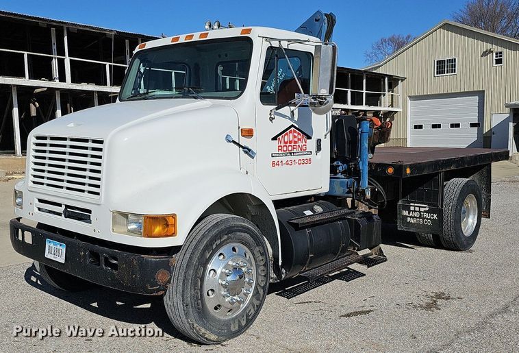 image for item DO4227 1999 International 8100  flatbed truck