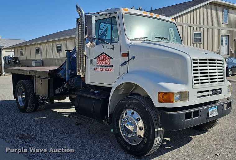 image for item DO4227 1999 International 8100  flatbed truck