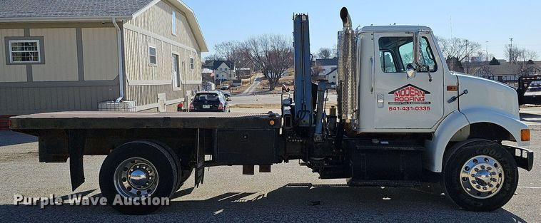 image for item DO4227 1999 International 8100  flatbed truck