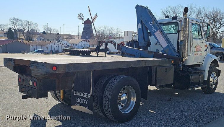 image for item DO4227 1999 International 8100  flatbed truck