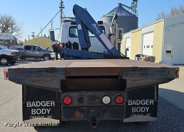 image for item DO4227 1999 International 8100  flatbed truck