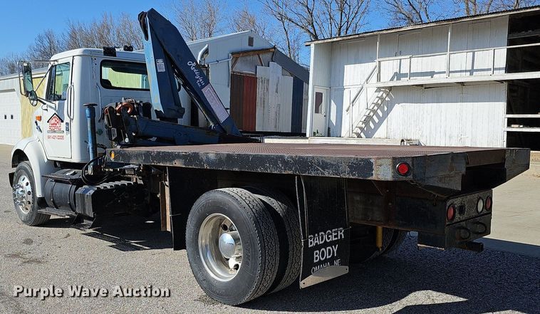 image for item DO4227 1999 International 8100  flatbed truck