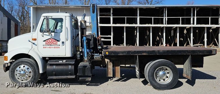 image for item DO4227 1999 International 8100  flatbed truck