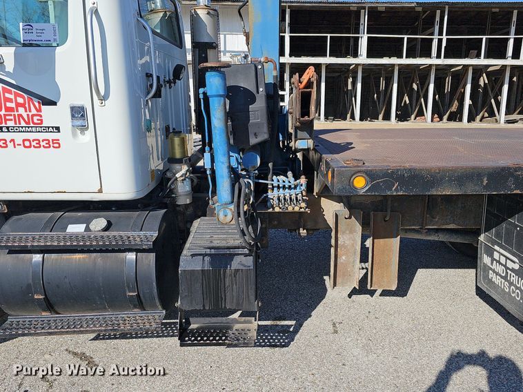 image for item DO4227 1999 International 8100  flatbed truck